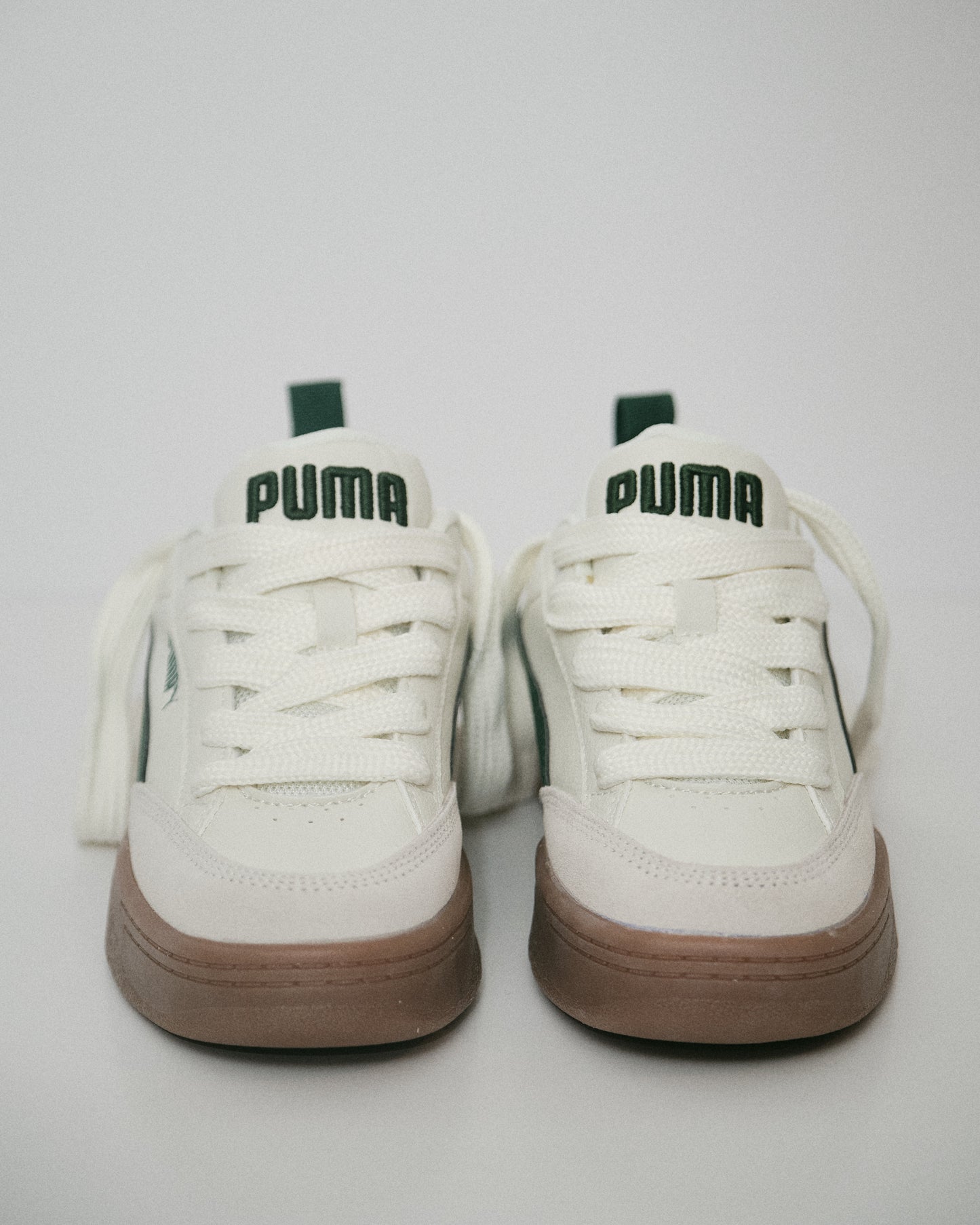 Puma Shuffle Court – White / Green / Gum Sole